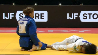 Βίντεο-ΣΟΚ: Αθλήτρια τζούντο καταρρέει μετά από «λαβή στραγγαλισμού»