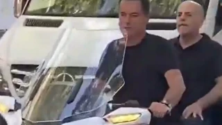 Τουρκία: «Κράξιμο» σε Ατζούν Ιλιτζαλί και Γιάννη Αλαφούζο γιατί δε φορούσαν κράνος (vid)