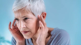 Οι ενοχλητικές εμβοές αποδυναμώνουν μνήμη, συγκέντρωση και μυαλό