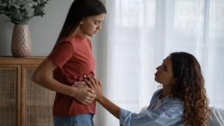 Εφηβεία: Η συνήθεια που φέρνει αργοπορημένα την πρώτη περίοδο στα κορίτσια