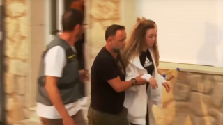 Θάνατος Ντιόγκο Ζότα: Συντετριμμένη κατά την έξοδό της από το νεκροτομείο η σύζυγός του