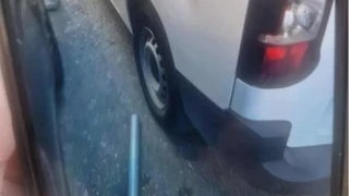 Πάτρα: Σωλήνας έφυγε από οικοδομή και έπεσε πάνω σε αυτοκίνητα