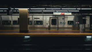 Subway surfing: Ποιο είναι το challenge που σκοτώνει ανήλικους στο μετρό