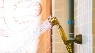 Γιατί δεν πρέπει να κάνουμε κρύο μπάνιο ενώ έχει καύσωνα