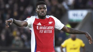 ΣΟΚ: Ένταλμα σύλληψης του Τόμας Πάρτι για βιασμό και σεξουαλική επίθεση