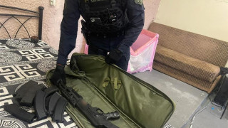 «Μπούκα» των ΟΠΚΕ σε καταυλισμό-Από ηχεία μέχρι... όπλα