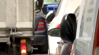 Θεσσαλονίκη: Η παράνομη στάθμευση δυσκολεύει τη ζωή πεζών και οδηγών