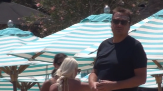 Αταμάν: Σε χαλαρές στιγμές στις παραλίες της Μυκόνου...