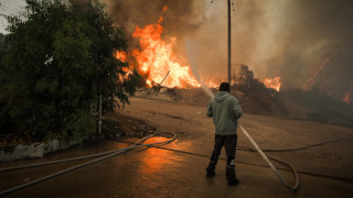 Πύρινη κόλαση σε Αττική, Εύβοια, Κύθηρα και Μεσσηνία-Καίγονται σπίτια στο Κρυονέρι, εκκενώσεις οικισμών