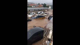 Πνίγεται η Κίνα από τις βροχοπτώσεις: 30 νεκροί και χιλιάδες καταστροφές