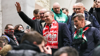 Πολωνία: Ορκίστηκε πρόεδρος ο χούλιγκαν της Λέχια Γκντανσκ, Κάρολ Ναβρόφσκι!