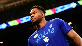 Ο Γιάννης Αντετοκούνμπο έχει «σωσία» και ζει στο Παγκράτι (vid)