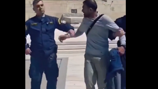 Λαθρομετανάστης ο άνδρας που επιτέθηκε σε Εύζωνες