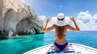 Ποιοι τουρίστες αφήνουν φέτος τα περισσότερα χρήματα στην Ελλάδα