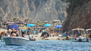 Στα ύψη ακτοπλοϊκά και κόστος διαμονής: Άπιαστο όνειρο οι διακοπές για πολλούς