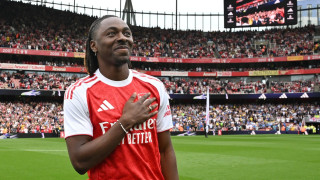 Άρσεναλ: Ο Έζε παρουσιάστηκε στο Έμιρειτς και αποθεώθηκε