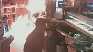 Αδιανόητο: Έβαλε φωτιά σε καφετέρια επειδή... δεν του σέρβιραν μαγιονέζα!