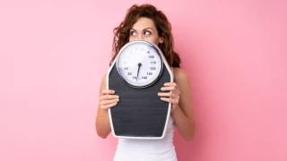 Η μικροσκοπική τροφή που «παγιδεύει» το λίπος και αδυνατίζει