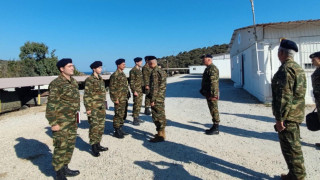 Στρατιωτική θητεία: Λιγότερες αναβολές, αυστηρότερες απαλλαγές και άνοιγμα στη στράτευση γυναικών