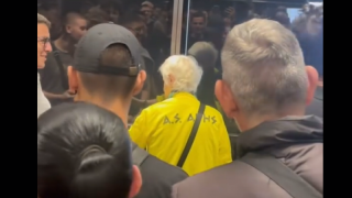 Μετρό: Φίλοι του ΠΑΟΚ συνάντησαν ηλικιωμένη φίλη του Άρη και ζάλισαν τον αλγόριθμο