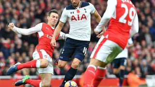 Όλοι... δουλεύουν για τη                   Λίβερπουλ