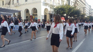 Θεσσαλονίκη: Χωρίς κάγκελα η μαθητική παρέλαση (ΒΙΝΤΕΟ)