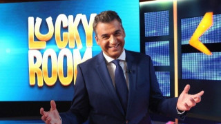 Δείτε την όμορφη ξανθιά που είναι στο πλευρό του Γιώργου Λιάγκα