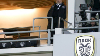 Στα      αποδυτήρια   ο   Σαββίδης μιλά στους παίκτες