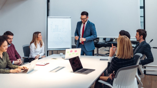 Plan Ahead: Στις 19:00 η ημερίδα για την οικονομία του αύριο και τον οικονομικό εγγραμματισμό επιχειρήσεων και νοικοκυριών