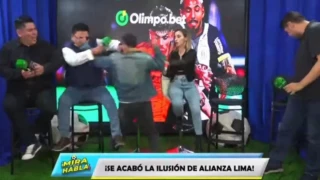 Δημοσιογράφοι πιάστηκαν στα χέρια μετά τον αποκλεισμό της Αλιάνσα Λίμα