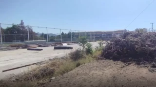 Θεσσαλονίκη: Έφτιαχνε γήπεδο ποδοσφαίρου μέσα σε κοίτη ρέματος!