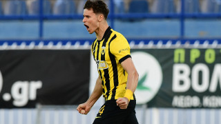 Η ΑΕΚ μειώνει σε 2-1 με τον Καλοσκάμη