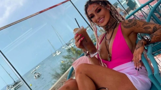 OnlyFans: Πορνοστάρ ψάχνει για... 10 παρθένους