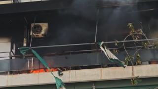 Θεσσαλονίκη: Αστυνομικός ρίχτηκε στη φωτιά για να σώσει 15χρονο αγόρι