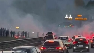 Ιταλία: Το ξύλο της... αρκούδας στην Εθνική Οδό-Συμπλοκή οπαδών και κυκλοφοριακό χάος (vid)