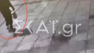 Έκρηξη στην ντίσκο "Jacky Ο": Η στιγμή που ο μαυροφορεμένος άντρας αφήνει τη βόμβα