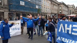 Ντύθηκε στα γαλανόλευκα η Γλασκώβη!