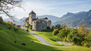 Εργασιακός παράδεισος: Μισθοί έως 10.000€ και νέες θέσεις για Ευρωπαίους