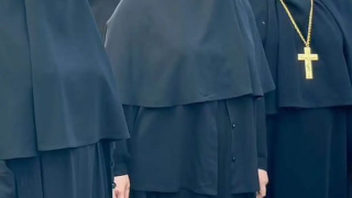 Αποκάλυψη ΣΟΚ για Ελληνίδα τραγουδίστρια: «Ζήτησε να γίνει μοναχή»