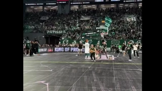 ΟΑΚΑ: Το... έσταξε από το κέντρο του γηπέδου και πήρε 3.000 ευρώ (vid)