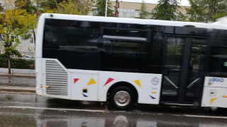 Θεσσαλονίκη: Ρυάκια οι δρόμοι - Ολισθηρά πεζοδρόμια