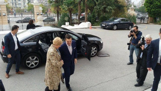 Στο ΥΜΑΘ ο Τσίπρας - Αρχίζει η λειτουργία του πρωθυπουργικού γραφείου