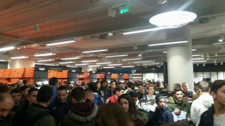 «Black Friday»: Παροξυσμός σε One Salonica και Media Markt (vids)