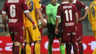 Όρθια στην Τρίπολη η                           Λάρισα