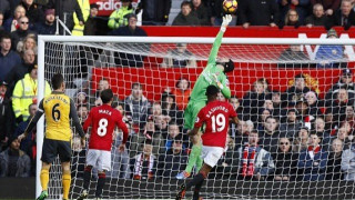 Από το πουθενά -Χ-αμογέλασε ο                 Βενγκέρ