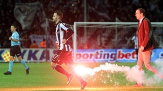 Ανήλικος πέταξε                 τη φωτοβολίδα στο ΠΑΟΚ-ΑΕΚ