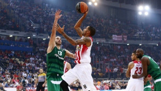 Αυτοί σφυρίζουν  τους                                       «αιωνίους»