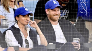 Χάρι και Μέγκαν τρώνε «γιούχα» στο γήπεδο: Το αμήχανο χαμόγελο σε video wall