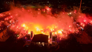 «Φλέγεται» το Καυτανζόγλειο: 40.000 θεατές στη μεγάλη συναυλία του ΛΕΞ