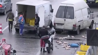 Θεσσαλονίκη: Καραμπόλα οχημάτων γέμισε τον Περιφερειακό με... ψωμιά